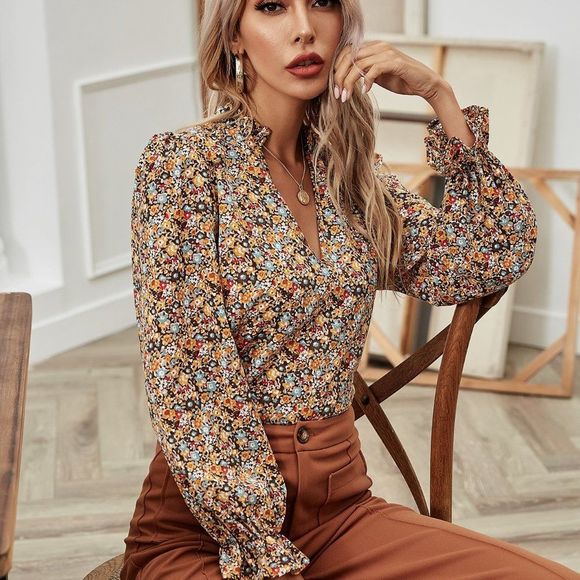 Sleeveless Floral Print Blouse With a Notch Neckline main image 0